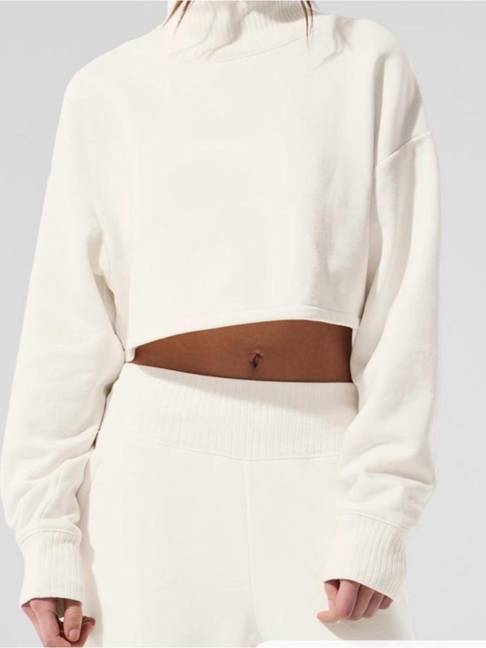 Alo yoga sweat set in cream. NWT.